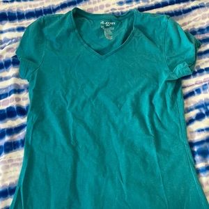 Brand new v neck shirt!! Good brand and great colour and quality is very nice